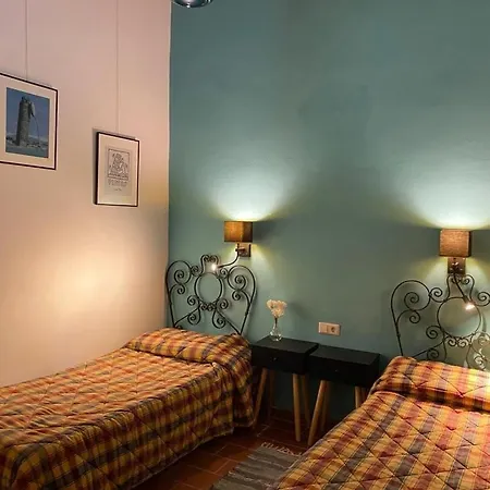2 Bedroom 1bath With 2 Ac Units, Garden In Chianti! *